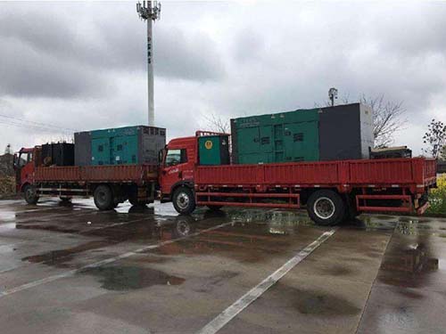 渭城涂抹密封胶后，需要等待多长时间才能安装水冷式机油散热器密封件？